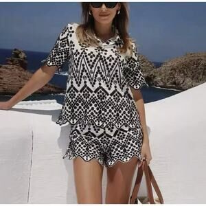 Zara Embroidered Contrast Shorts Sz Small Scalloped Black & Ecru High Waist